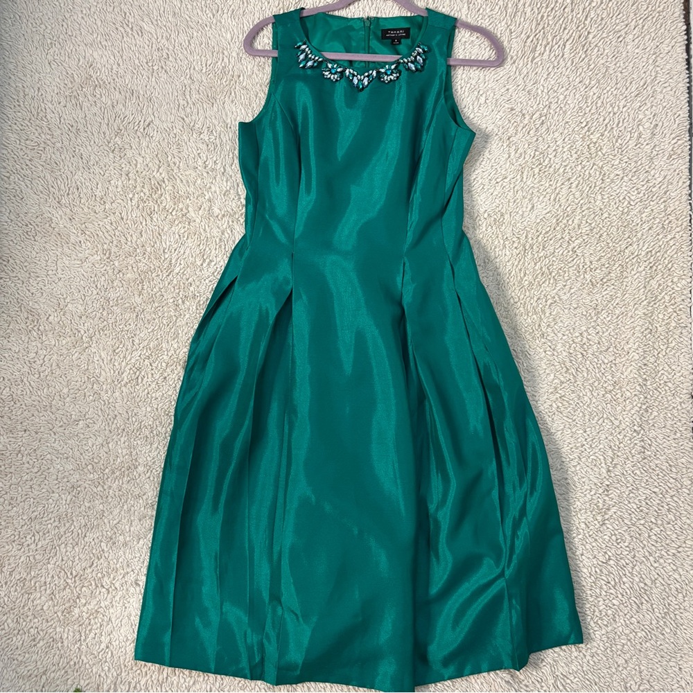 Tahari Dress with Pockets Emerald Green size 8